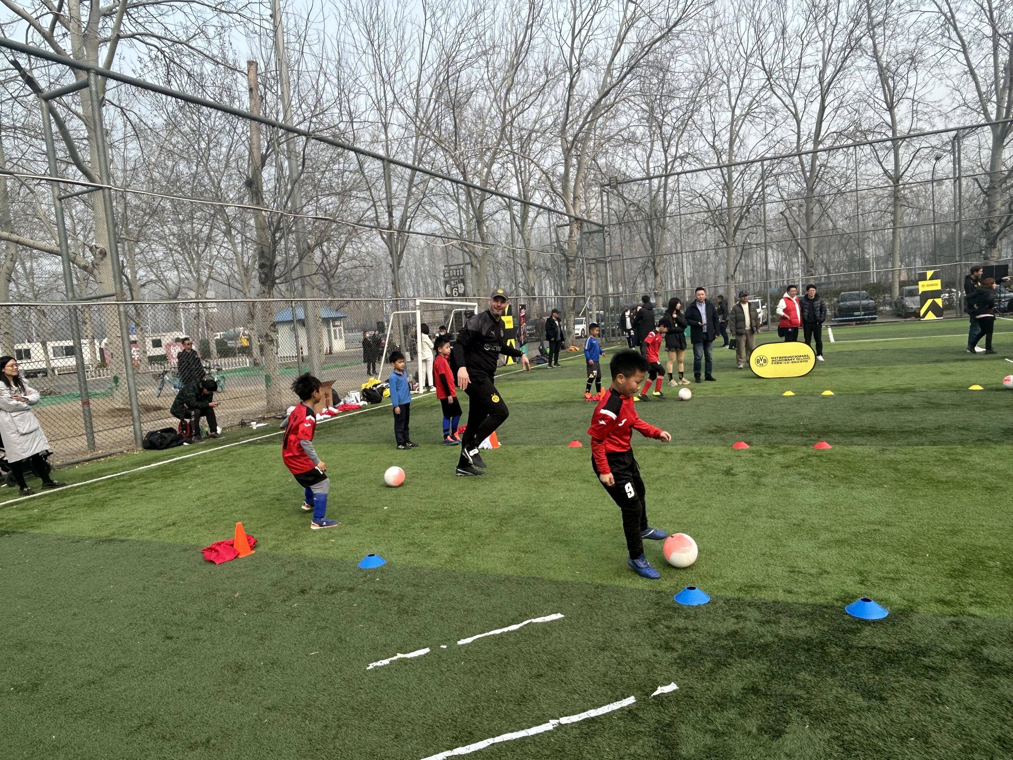 德甲加强俱乐部青训合作,打造“足球未来军”的简单介绍 德甲加强俱乐部青训合作,打造“足球未来军”的简单介绍