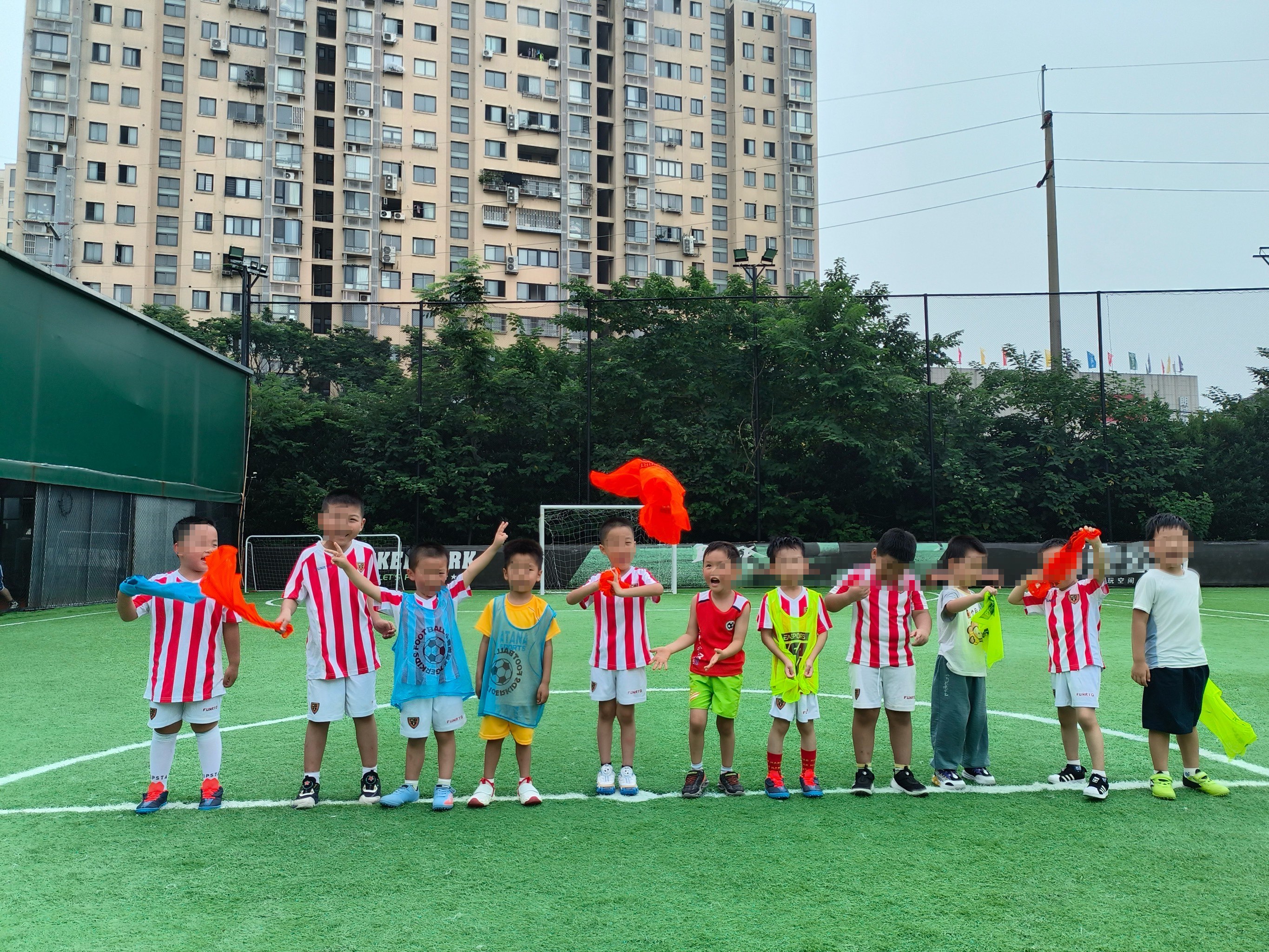 关于德甲球队积极推动社区足球，弘扬足球文化的信息