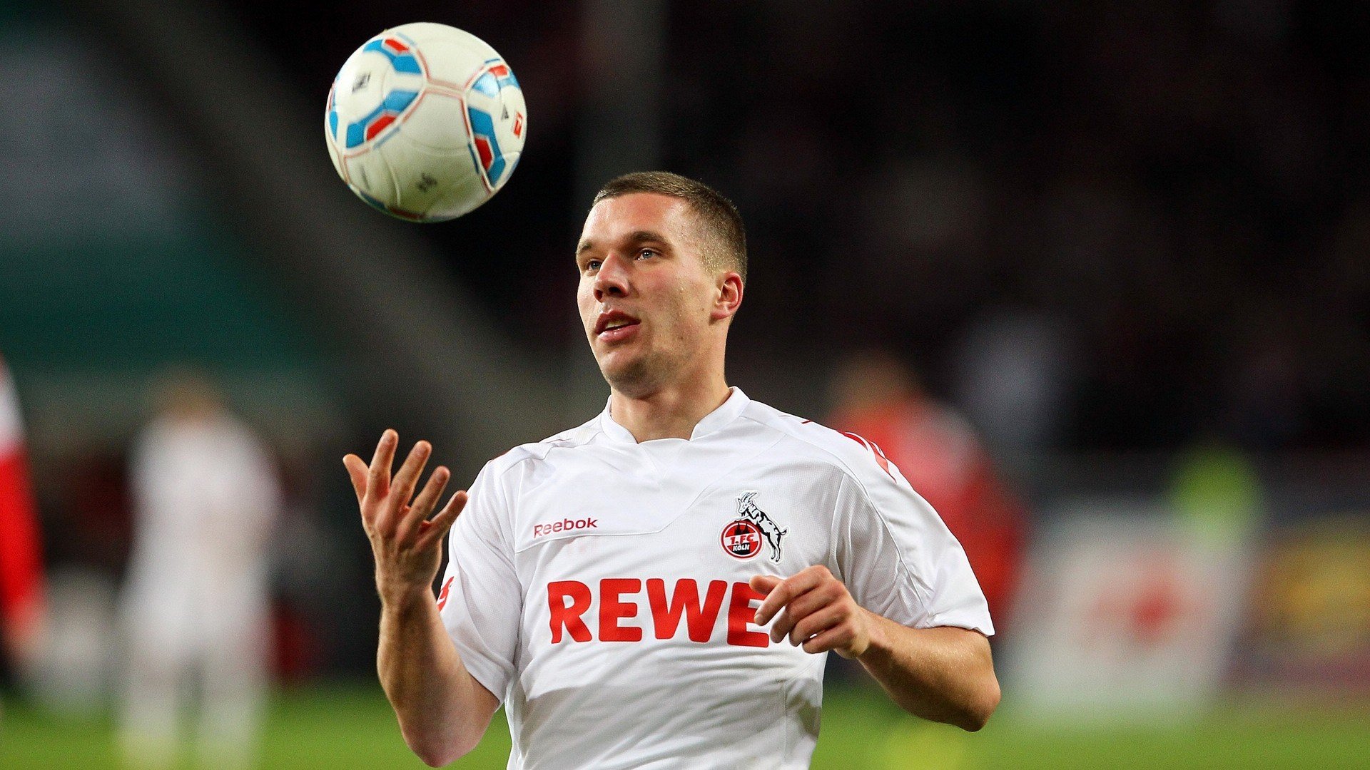 九游游戏中心下载-法甲高潮：里尔客场逆转巴黎，争冠大戏继续火热，法甲联赛里尔